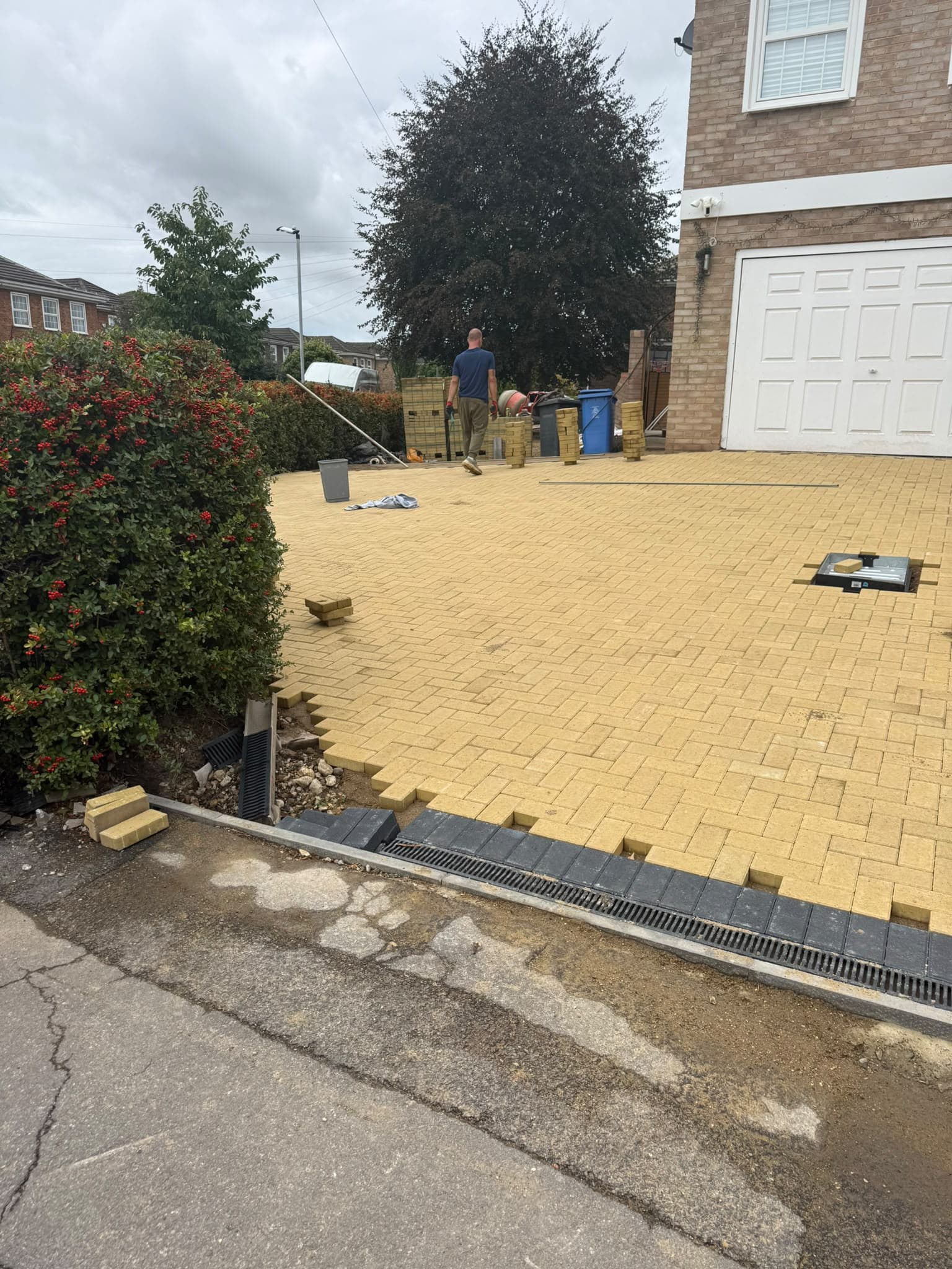 New driveway and planting borders in Maidenhead