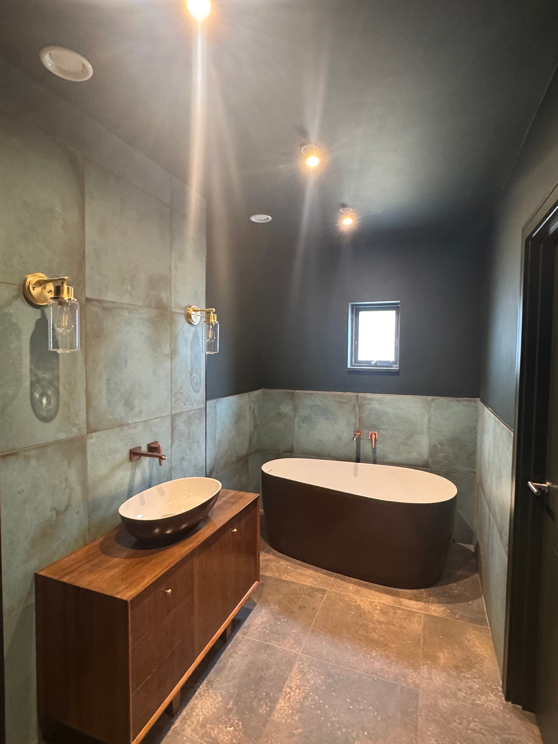 Tiling work in Binfield by K Hadden Tiling — photo 1