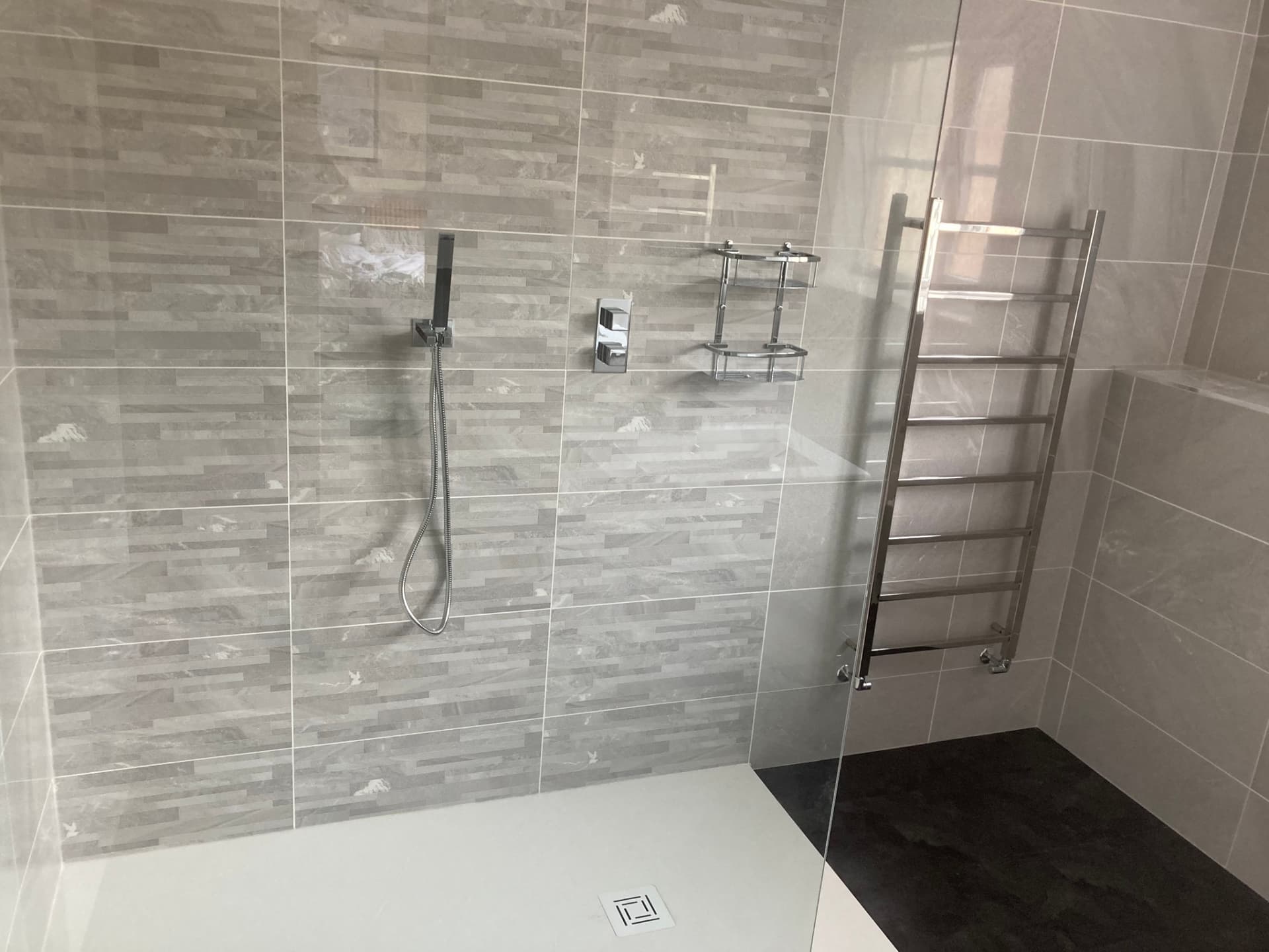 Tiling work in Binfield by K Hadden Tiling — photo 5